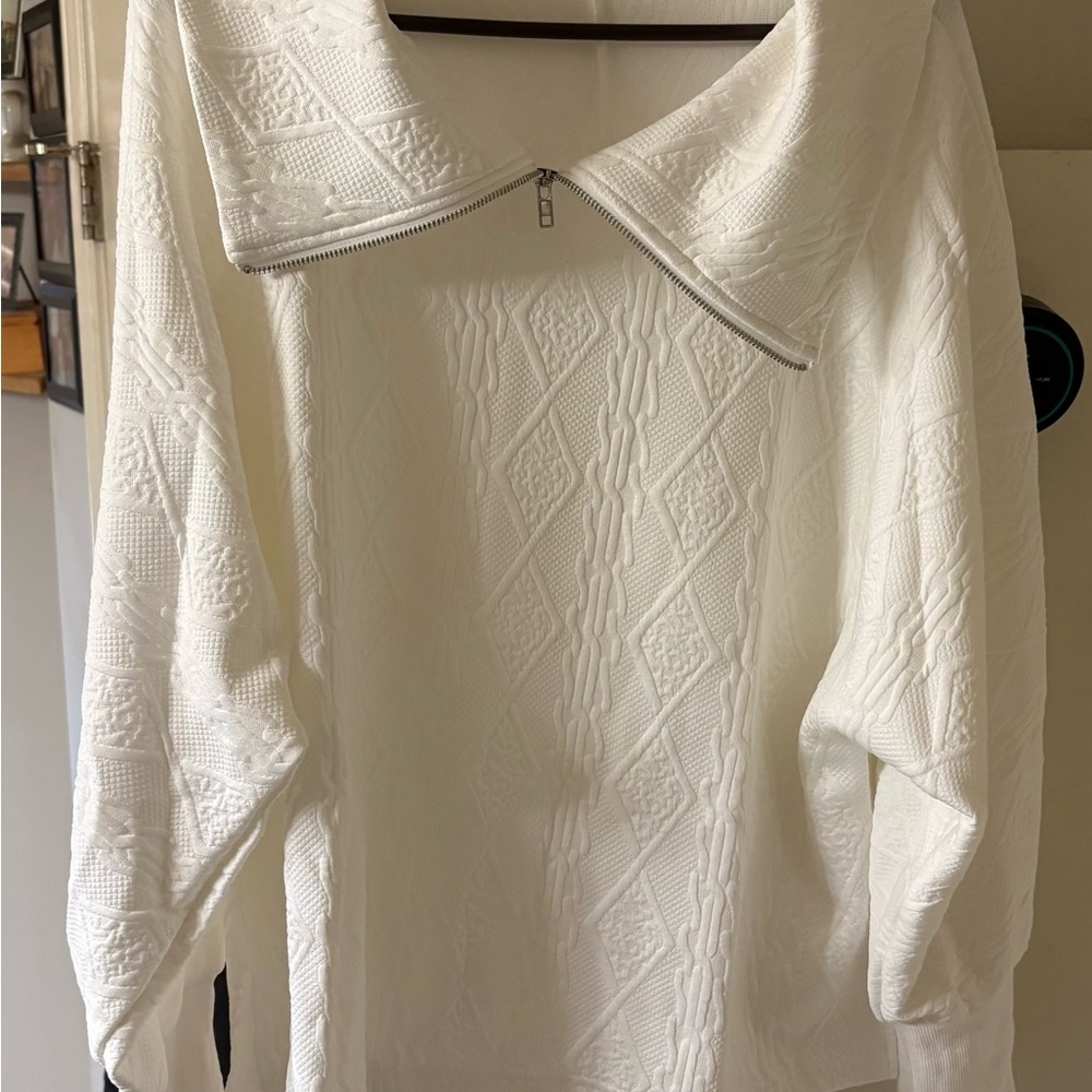 Source Unknown Off-the-Shoulder White Textured Zip Sweater